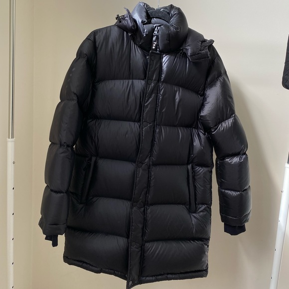 SOLD Aritzia Tna Super Puff Mid in Mid Gloss Black - Picture 1 of 7